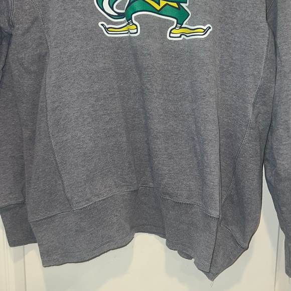 University of Notre Dame Fighting Irish Grey Crewneck Collegiate Sweatshirt - Picture 4 of 8